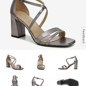Tiff Naturalizer dark silver sandal